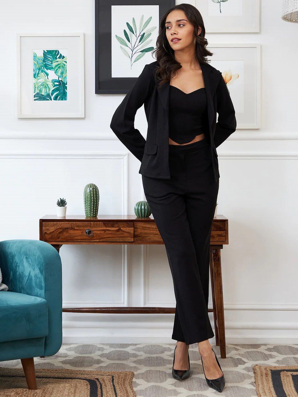 Trendy black Co-ord set with a solid cropped Top & Blazer