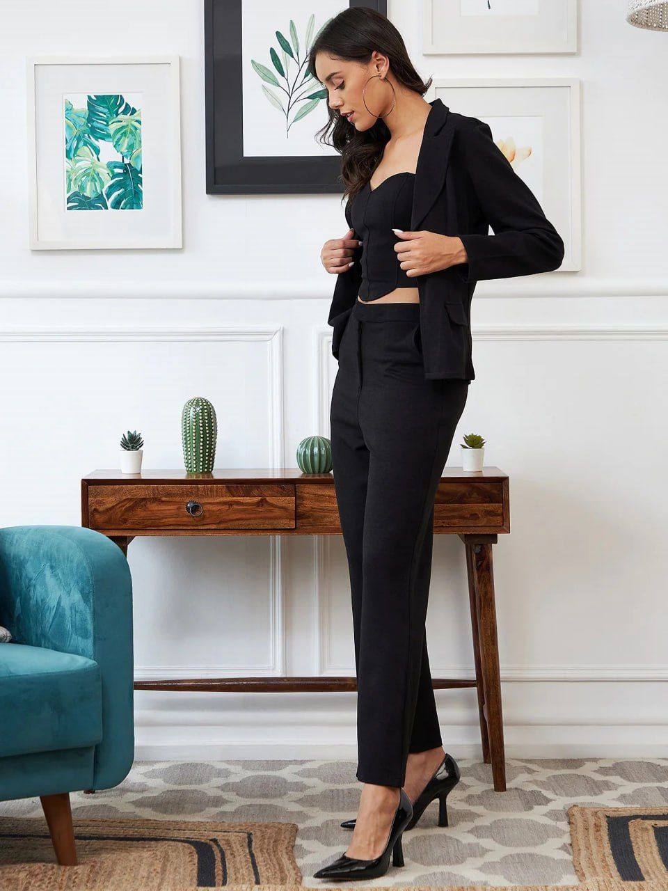 Trendy black Co-ord set with a solid cropped Top & Blazer