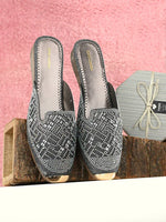 Grey / 36