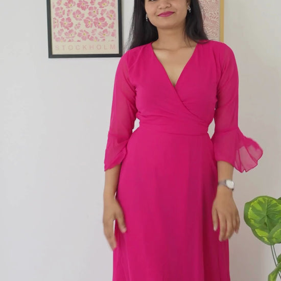 Show off your style in our stunning Pink Flare Fantasy Georgette Maxi Dress! This chic dress is perfect for birthday parties, nights out,or any casual occasion.It features a flattering fit-and-flare silhouette, flared sleeves, and a trendy v-neck. Join the influencer trend and look amazing in this must-have mini dress.