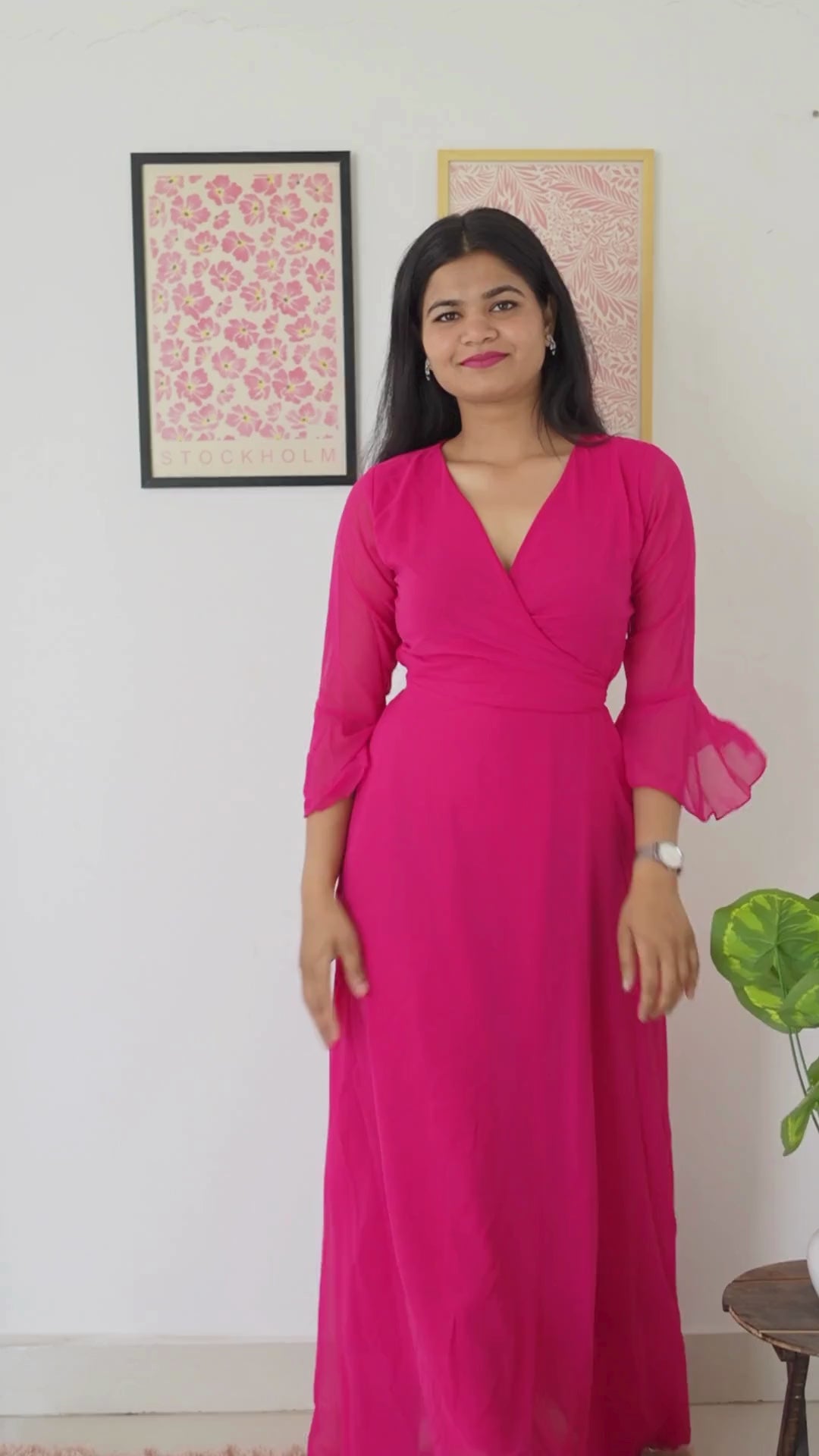 Show off your style in our stunning Pink Flare Fantasy Georgette Maxi Dress! This chic dress is perfect for birthday parties, nights out,or any casual occasion.It features a flattering fit-and-flare silhouette, flared sleeves, and a trendy v-neck. Join the influencer trend and look amazing in this must-have mini dress.