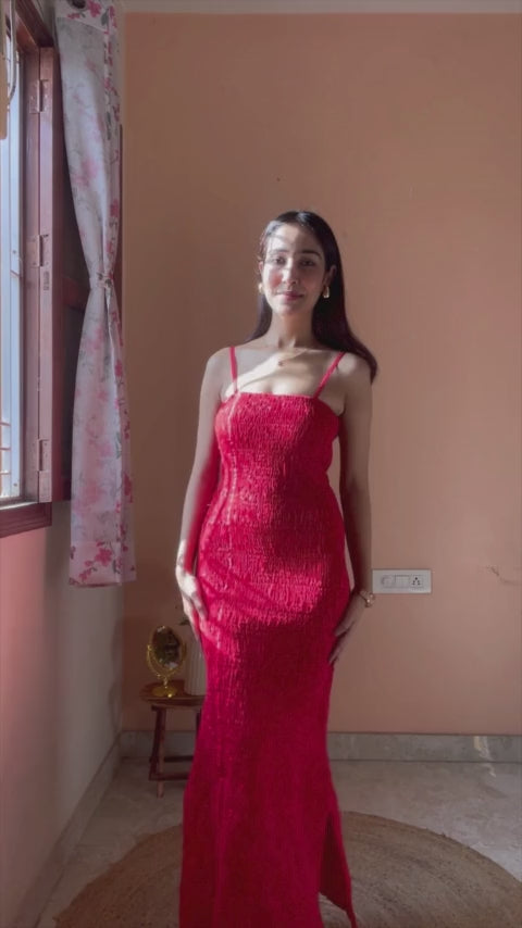 Shop the Red Crepe Square Neck Bodycon Midi Dress - Aawari's trendy choice! This sleeveless, calf-length dress in soft Crepe fabric exudes elegance. Perfect for knee-length dress lovers seeking a stylish Bodycon. Explore a wide range online in India. Elevate your fashion with influencers' top picks! 